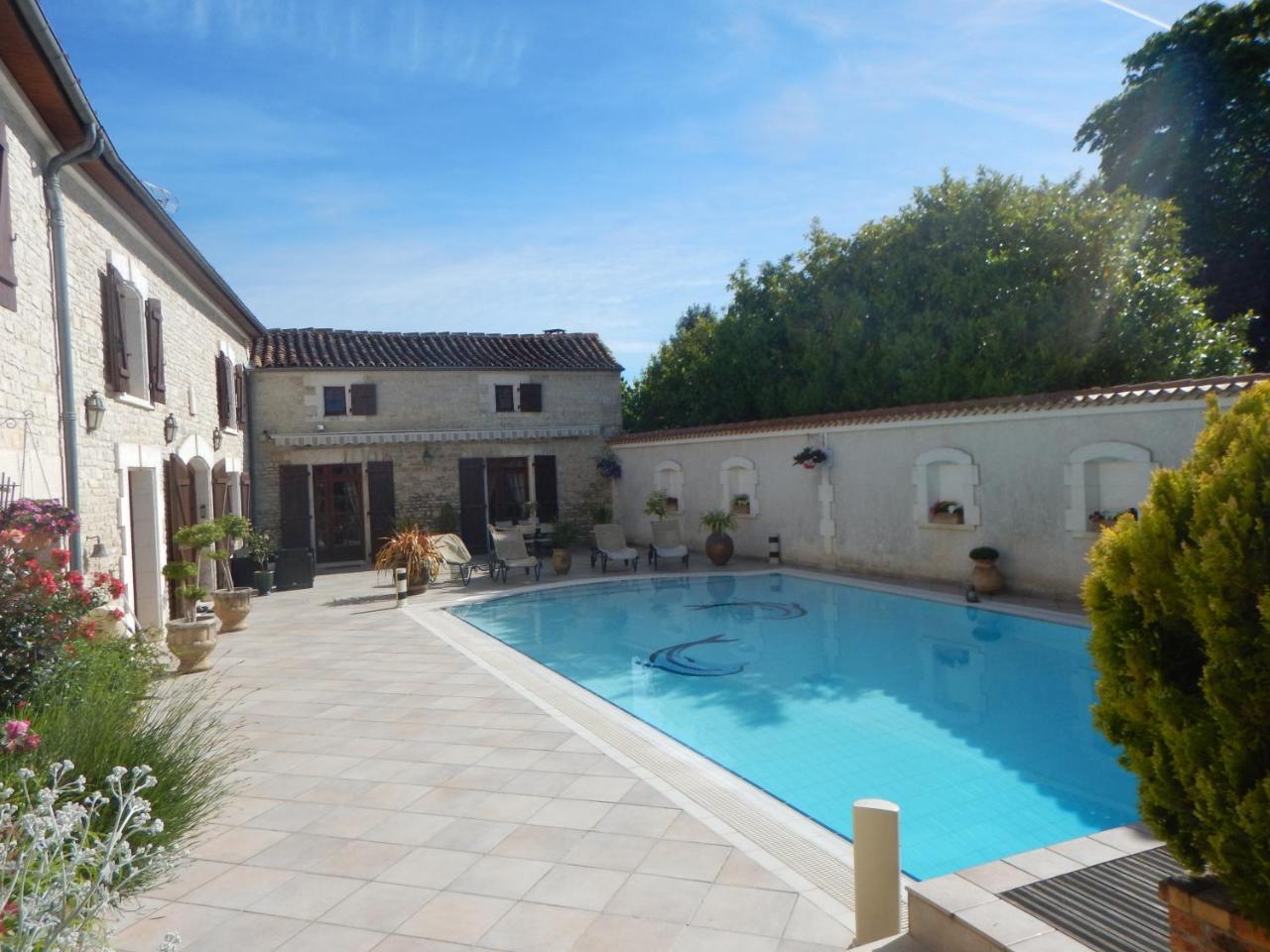 La Fontaine Des Arts Bed & Breakfast Mansle-les-Fontaines Bagian luar foto