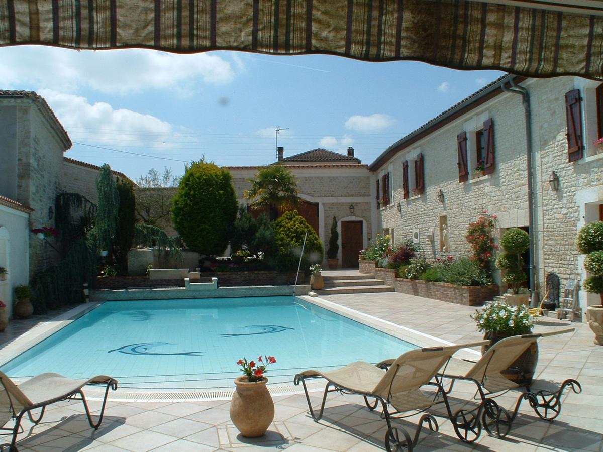 La Fontaine Des Arts Bed & Breakfast Mansle-les-Fontaines Bagian luar foto