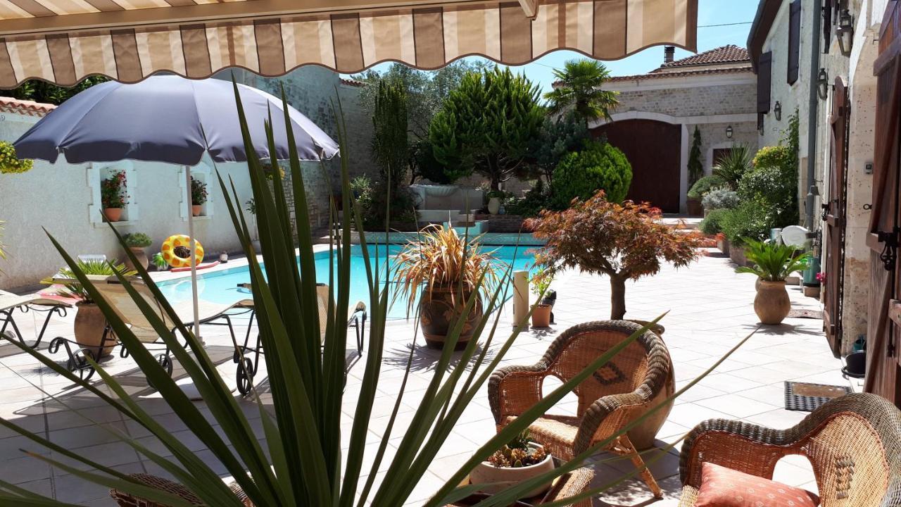 La Fontaine Des Arts Bed & Breakfast Mansle-les-Fontaines Bagian luar foto